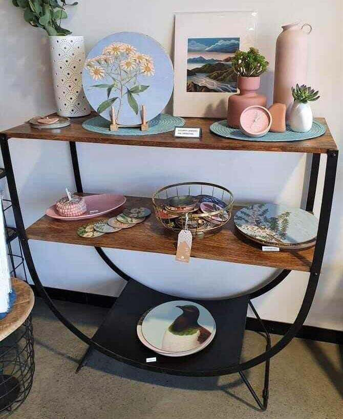 Frida round shelf unit