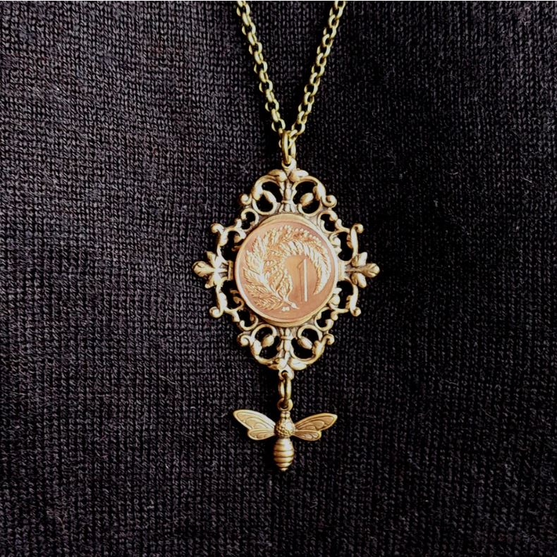 Garden Frame Pendant - Bee