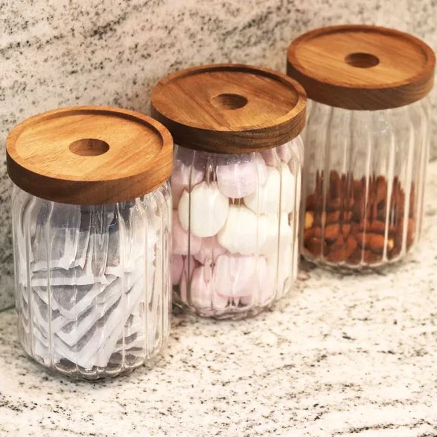 Borosilicate glass jar with wooden lid