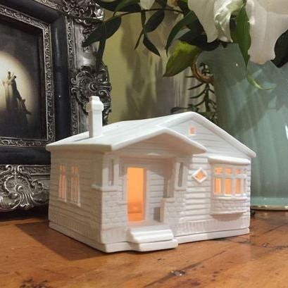 Porcelain Tealight House - Bungalow